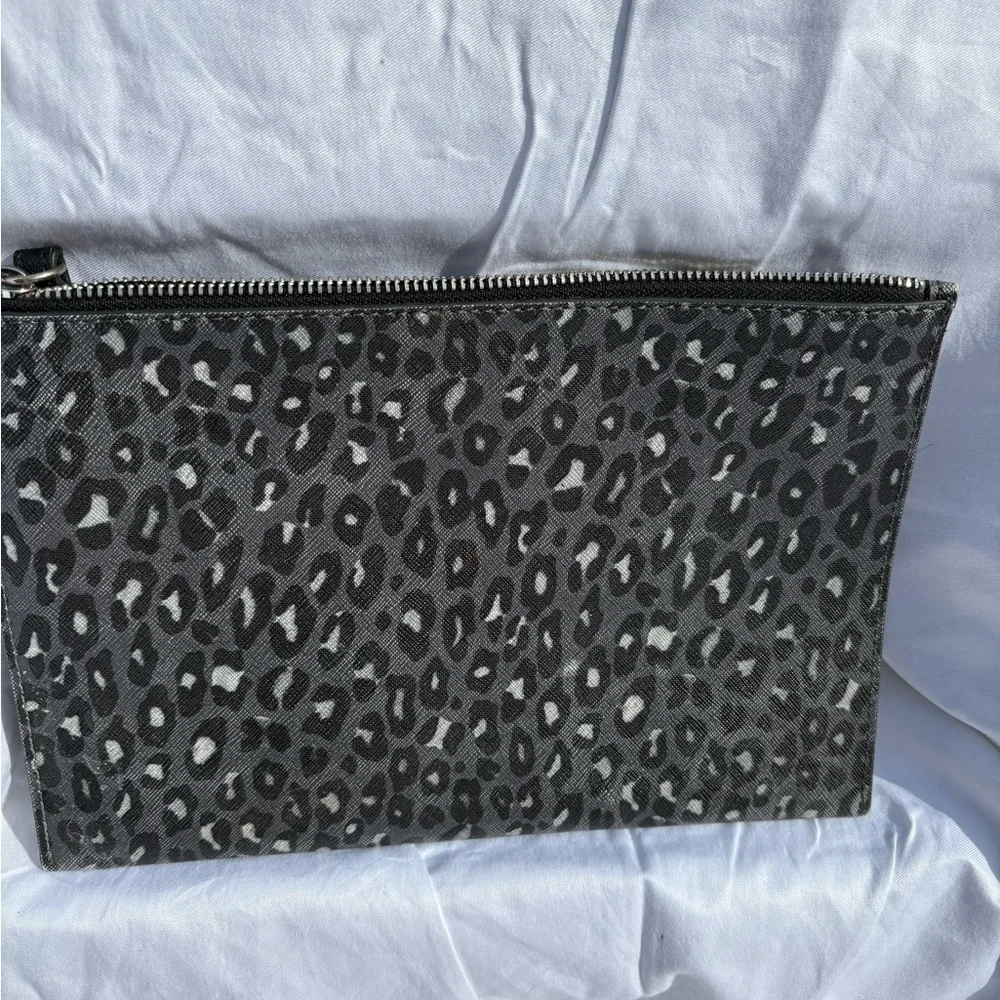 Dkny stylish clutch